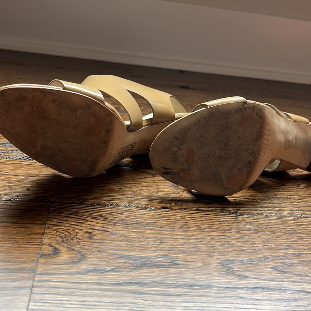 MICHAEL Michael Kors nude sandals with Velcro strap. Size 8.5. Good condition. - Picture 5 of 5